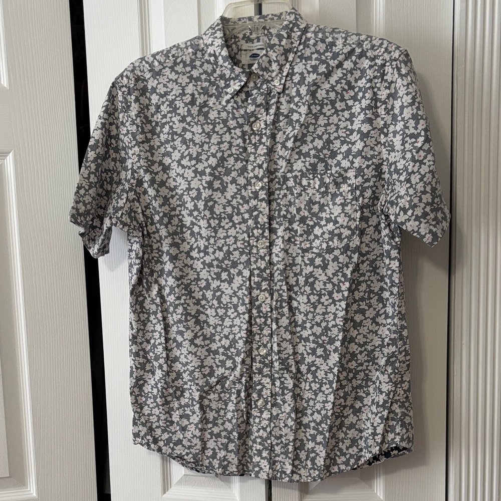 Old Navy Gray Short-Sleeve Floral Button-Down Shirt
